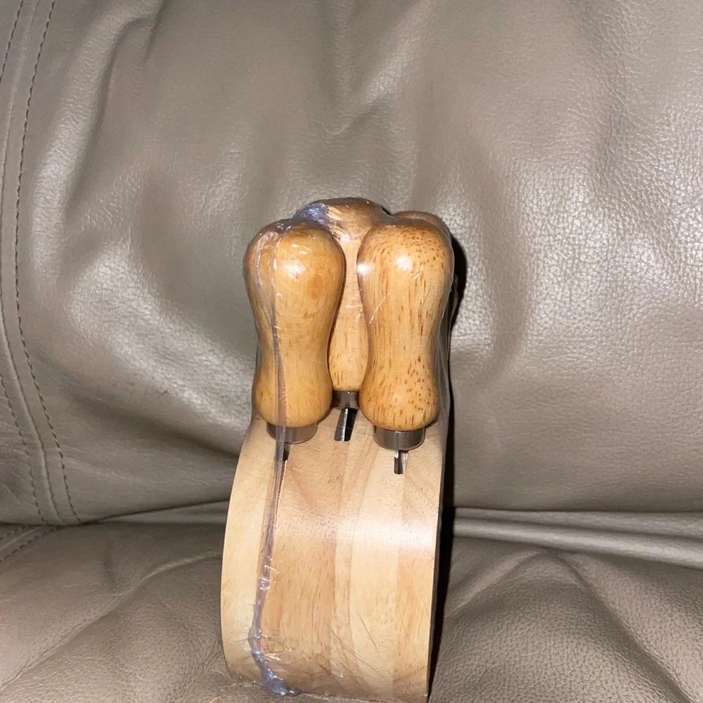 New In Box 5 Set Of Cheese Knives With Knifeblock Unique Gift